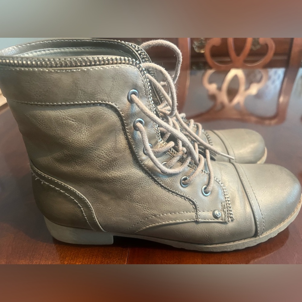 Women’s G by Guess Boots size 8.5